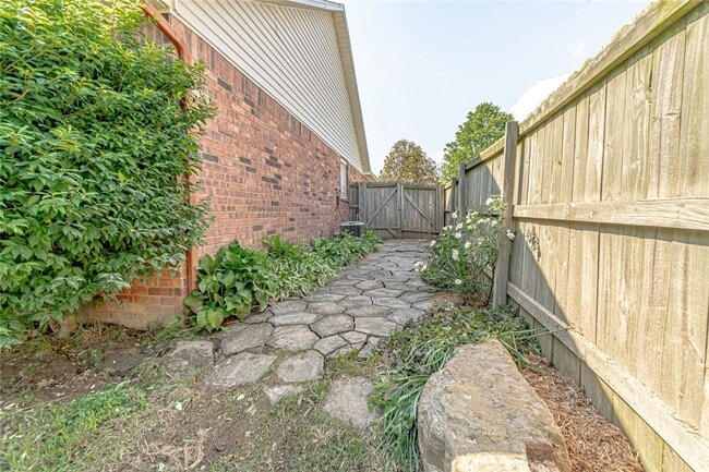 Photo - 1807 SW Pine Ave