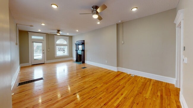 Photo - 414-416 E. Whittier St