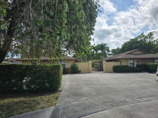 Building Photo - 1155 White Pine Dr