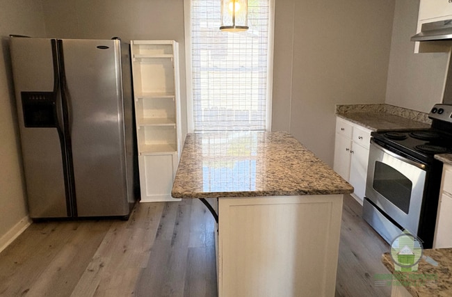 Photo - 520 Perry Ave