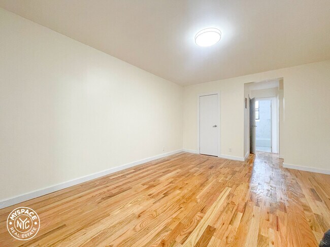 Photo - 381 Berry St Unidad 4B