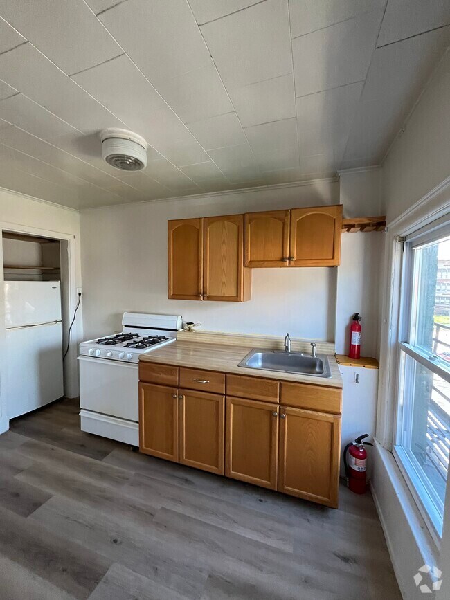 Building Photo - 141 Lembeck Ave Unit 3 Rental