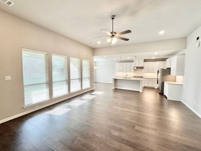Photo - Pristine 4 Bed 3 Bath Home - Canyon Falls