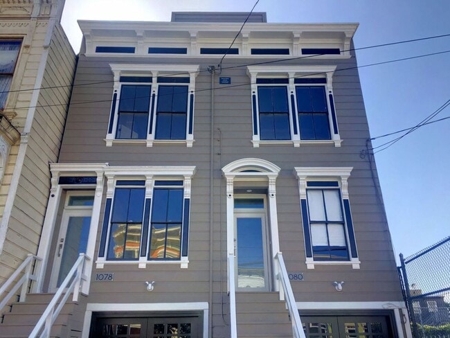 Building Photo - Recently Remodeled 3 Bed, 2 Bath Mission Apartment - Parking Included