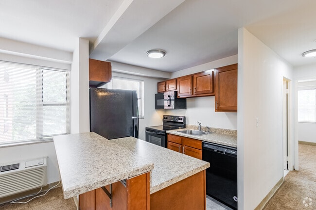 1BR, 1BA - 670SF - Kitchen