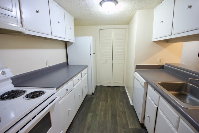 Building Photo - 120 Viking Ct Unit 1X1 Rental