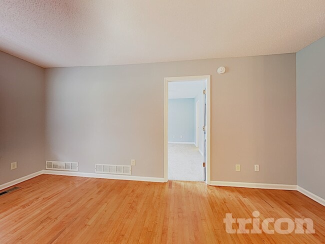 Photo - 213 Martins COurt