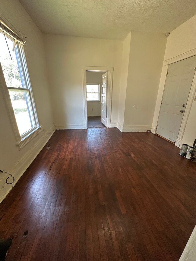 Photo - 719 W 13th St