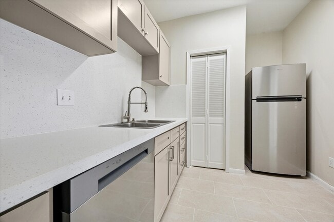 Photo - 2100 Tanglewilde St Unit 195