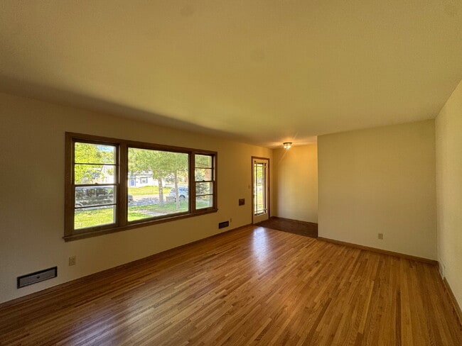Photo - "Charming 3-Bed Oasis with Fireplace & Finished Basement in Richfield!"