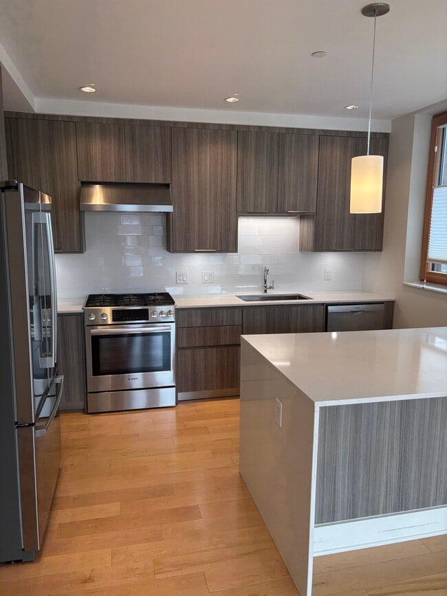 Building Photo - 240 Salem St Unit 3C Rental