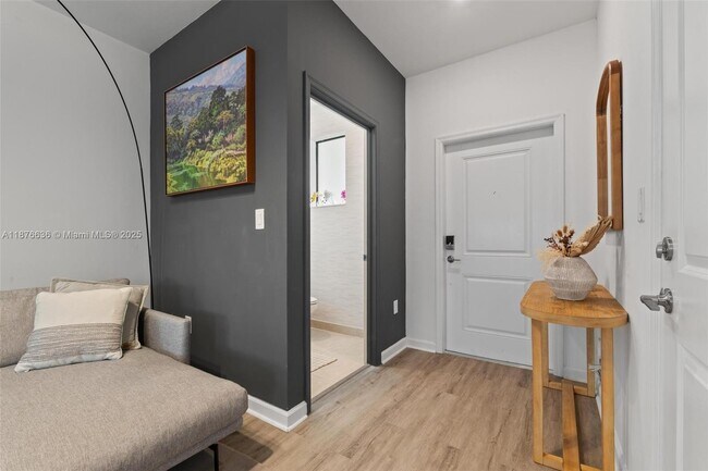 Photo - 403 NE 212th St