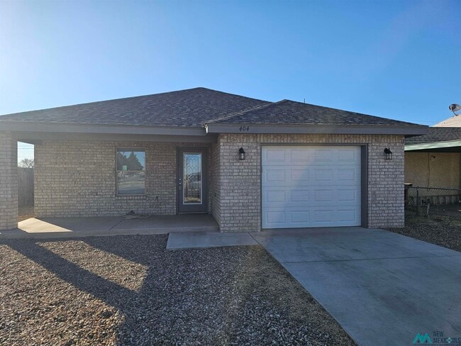 Building Photo - 404 N Upsilon St