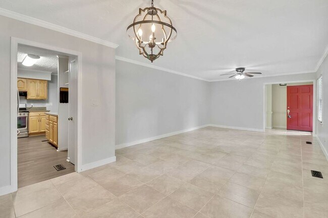 212 Pinewood Dr