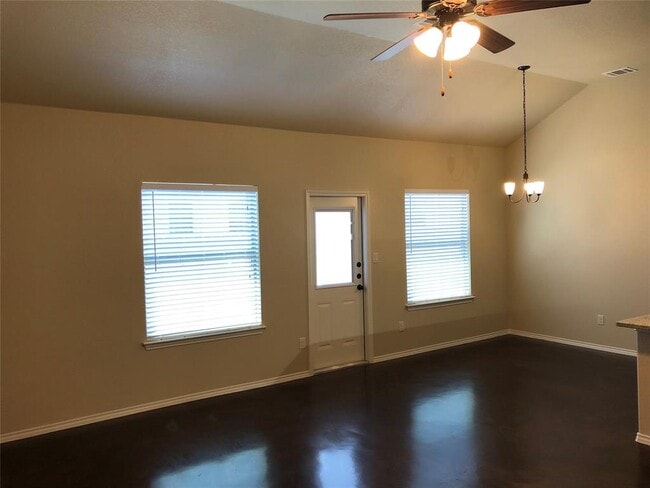 Photo - 378 Joanne Lp