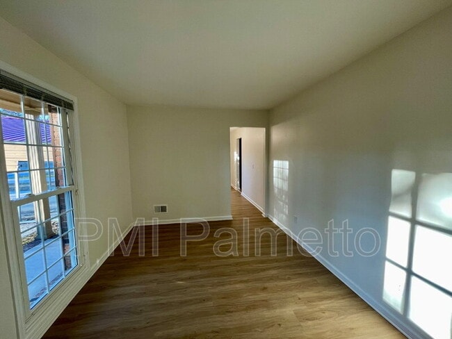 Photo - 2816 Wales Rd