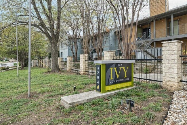 Building Photo - 3204 Menchaca Rd Unit 407