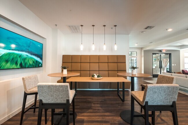 Casa club espacio de trabajo compartido - Monterey Ranch