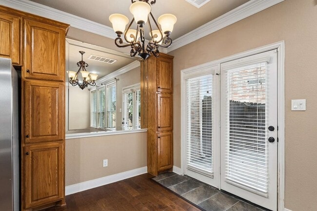 2940 Europa Dr
