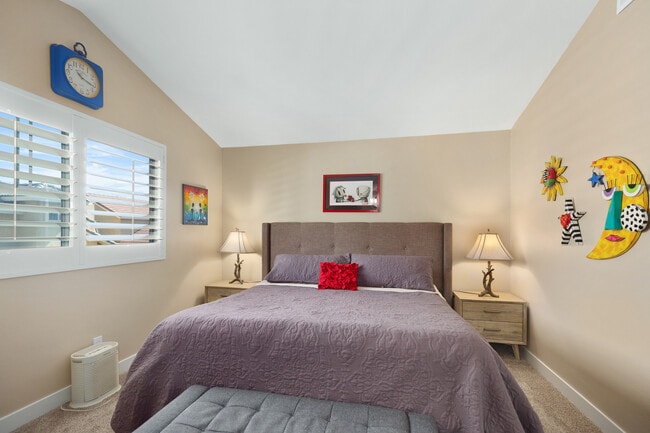 Photo - 2 Piccadilly Ct House