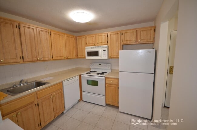 Building Photo - 262 Main St Unit 44