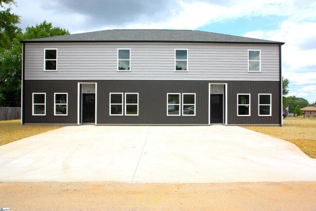 Building Photo - 404 Sierra Rd Rental
