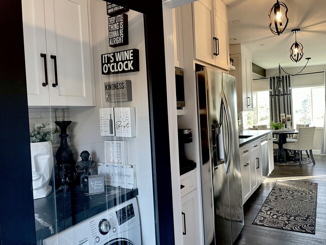 Building Photo - 300 Grace Ln