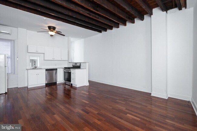 Photo - 633 N 3rd St