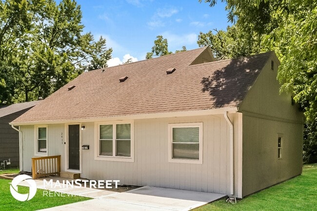 Photo - 2411 E 77th St