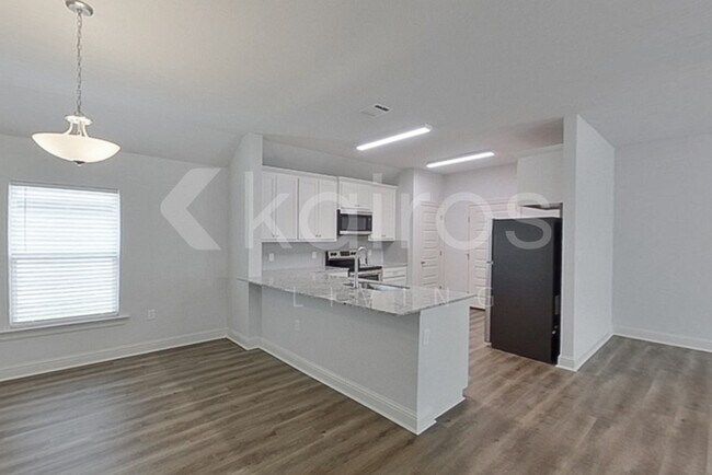 Photo - 8040 Hendrick Dr