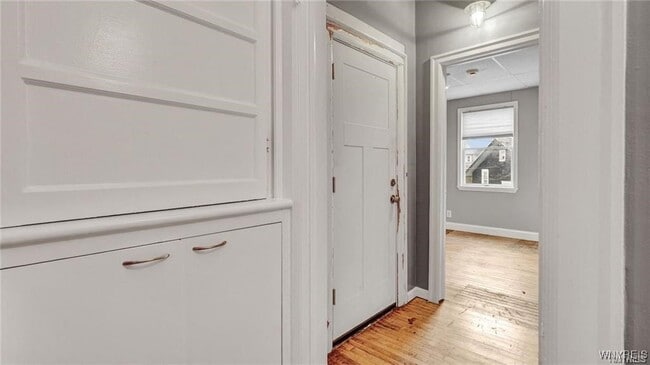 Photo - 2528 Main St