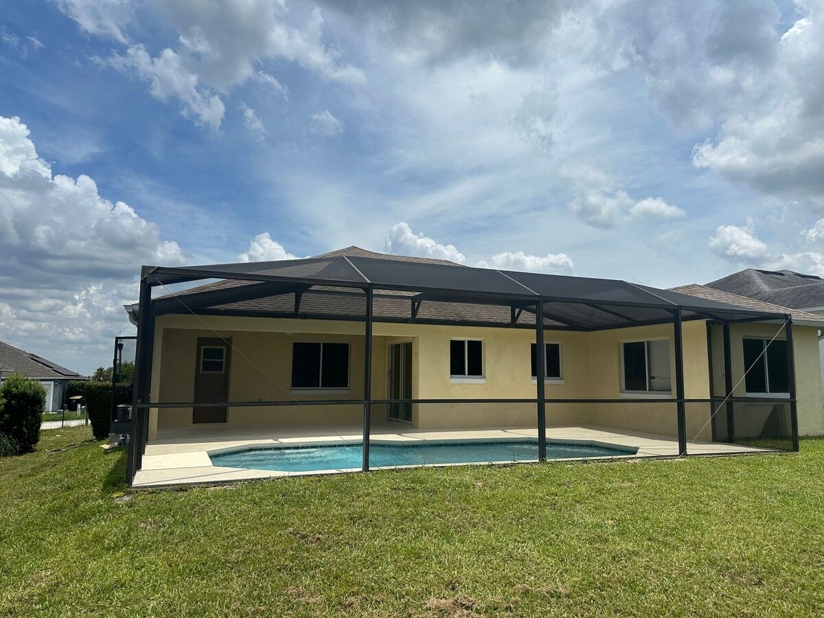 PRIVATE POOL - 4 BEDROOM 2 BATH HOME - PRIVATE POOL - 4 BEDROOM 2 BATH HOME