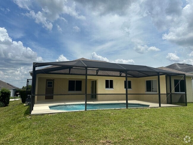 Building Photo - PRIVATE POOL - 4 BEDROOM 2 BATH HOME