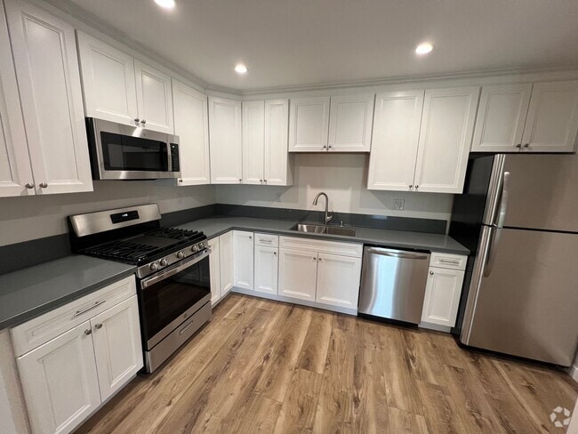 Building Photo - West 10th Escondido Triplex Unit 159 West 10th Avenue Rental