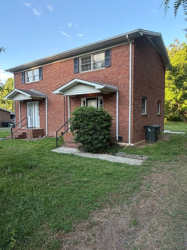 Building Photo - 1709 Virginia St Unit A