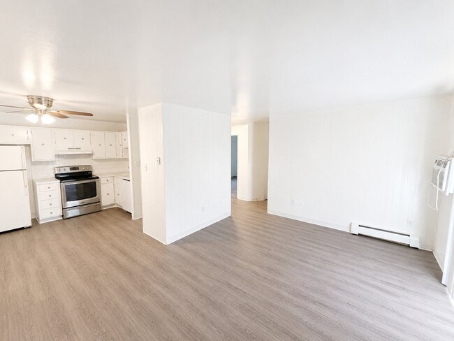 Building Photo - 1330 Zephyr St
