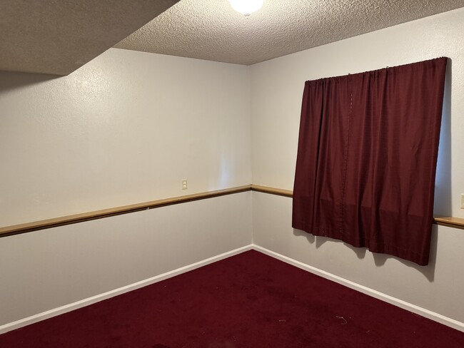 Photo - 4039 Cooke Dr Unit Downstairs Bedroom 1