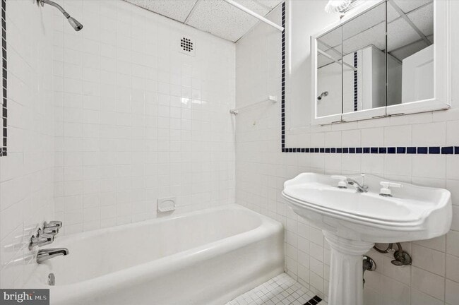 Building Photo - 1324 Locust St Unit 1121 Rental