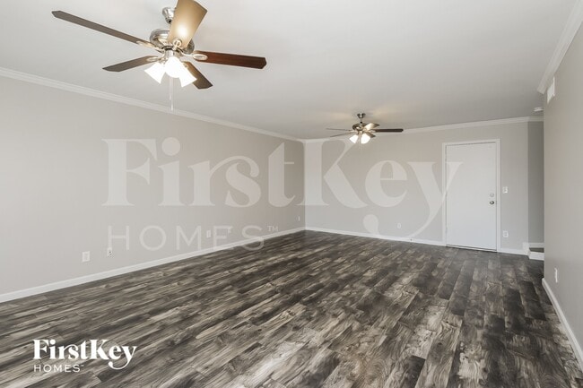 Photo - 5359 E Elmwood St