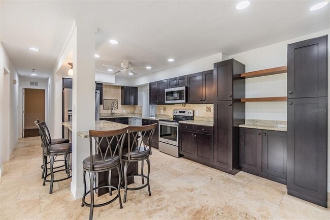 Photo - 954 Dumont Dr