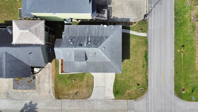 Building Photo - 710 Kipp Ave