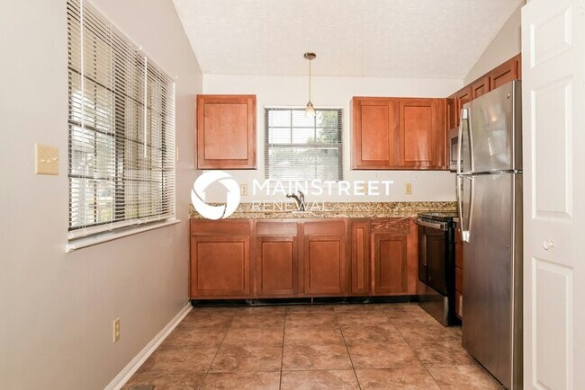 Photo - 3 Bedroom Pet-Friendly Home in Indianapolis, IN with Main Street Renewal