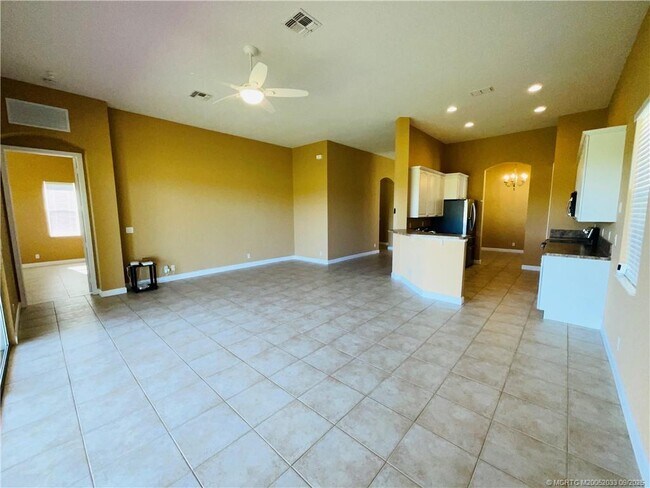 Photo - 331 NW Somerset Cir
