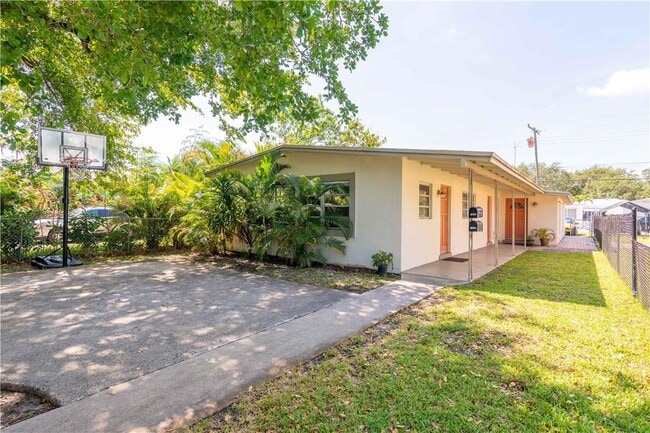 Building Photo - 1944 Adams St