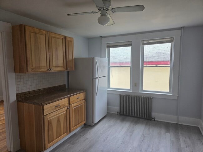 Building Photo - 10 N Main St Unit 2