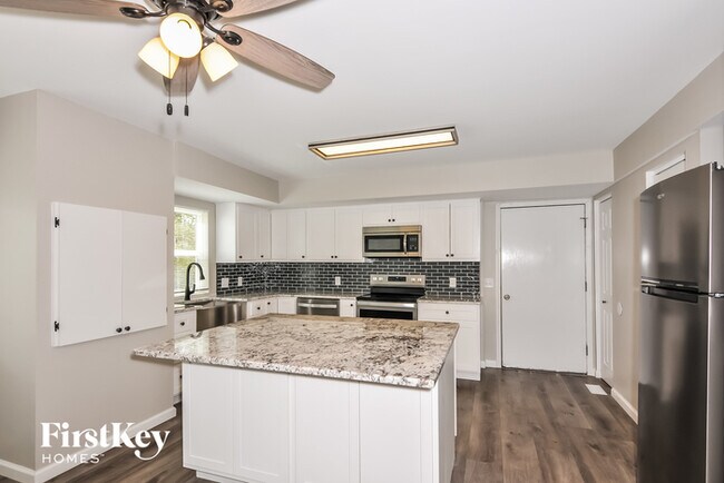 Photo - 11 St Valery Ct