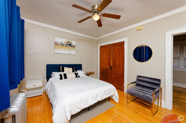 Efficiency 1 BA, 300SF Bedroom Living Room