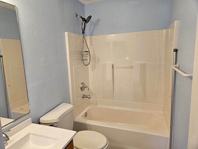 Photo - Annual Unfurnished 2nd Floor Condo For Rent on Venice Island! Unit 210