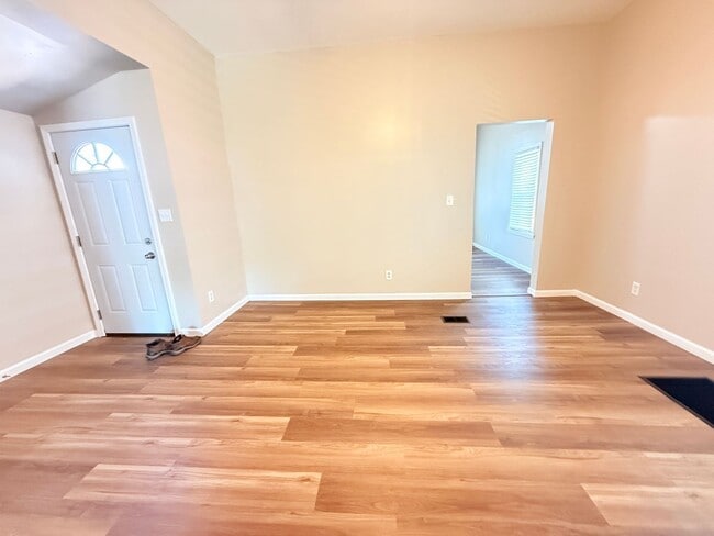 Photo - 1227 Vincennes St