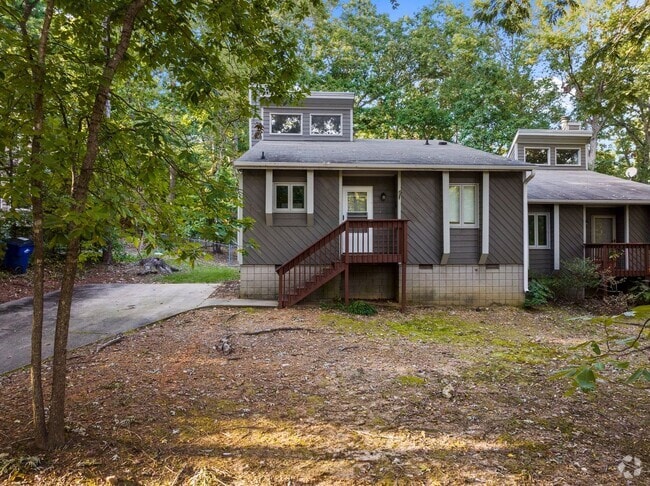 Building Photo - Newly Updated 2 Bedroom, 2 Bath Duplex nea... Rental